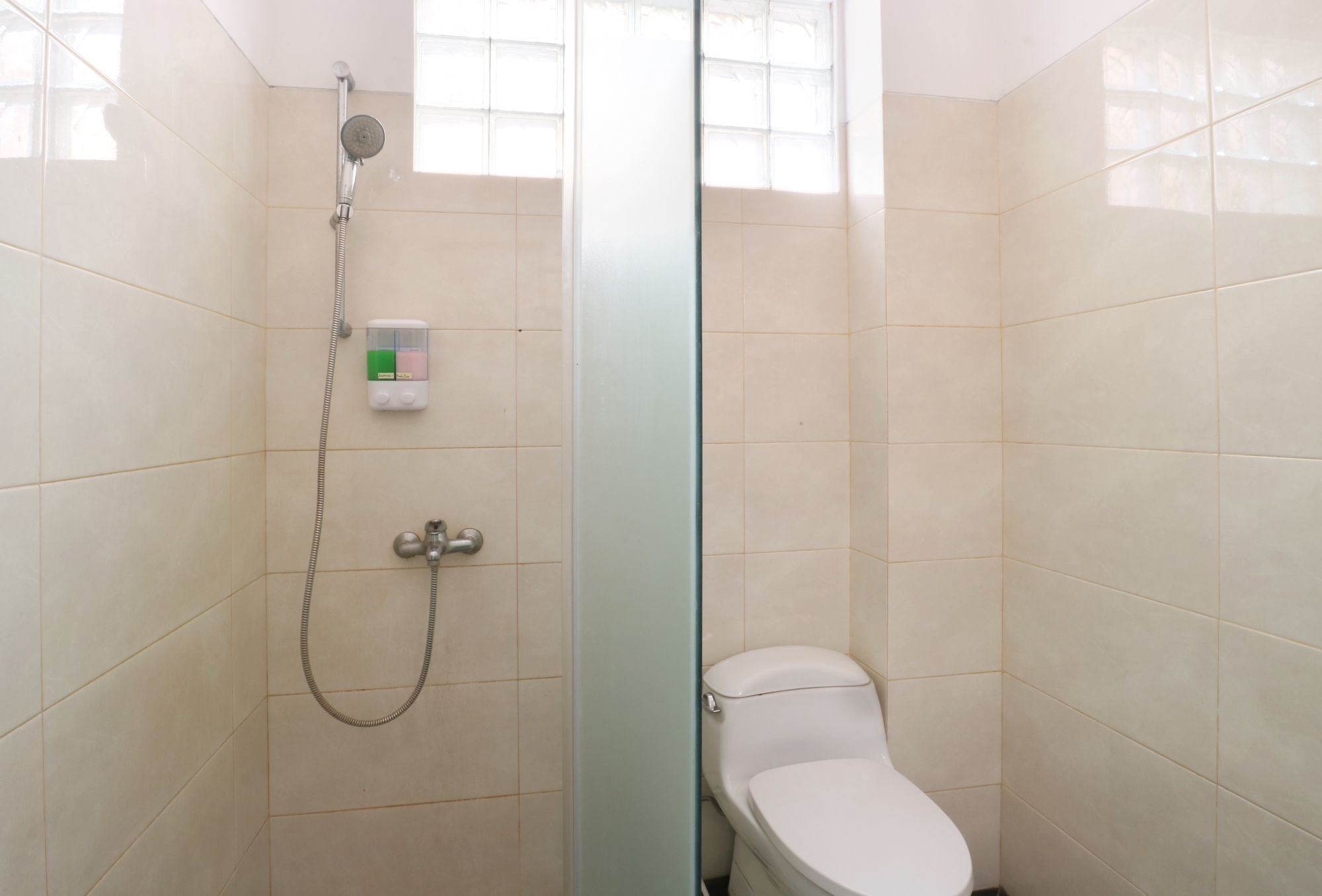 Maharani Guesthouse Tebet Syariah Jakarta Buitenkant foto