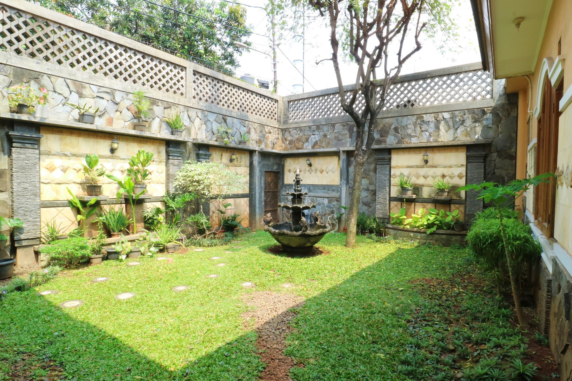 Maharani Guesthouse Tebet Syariah Jakarta Buitenkant foto
